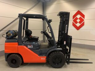 Toyota 02-8FGF30 gas forklift