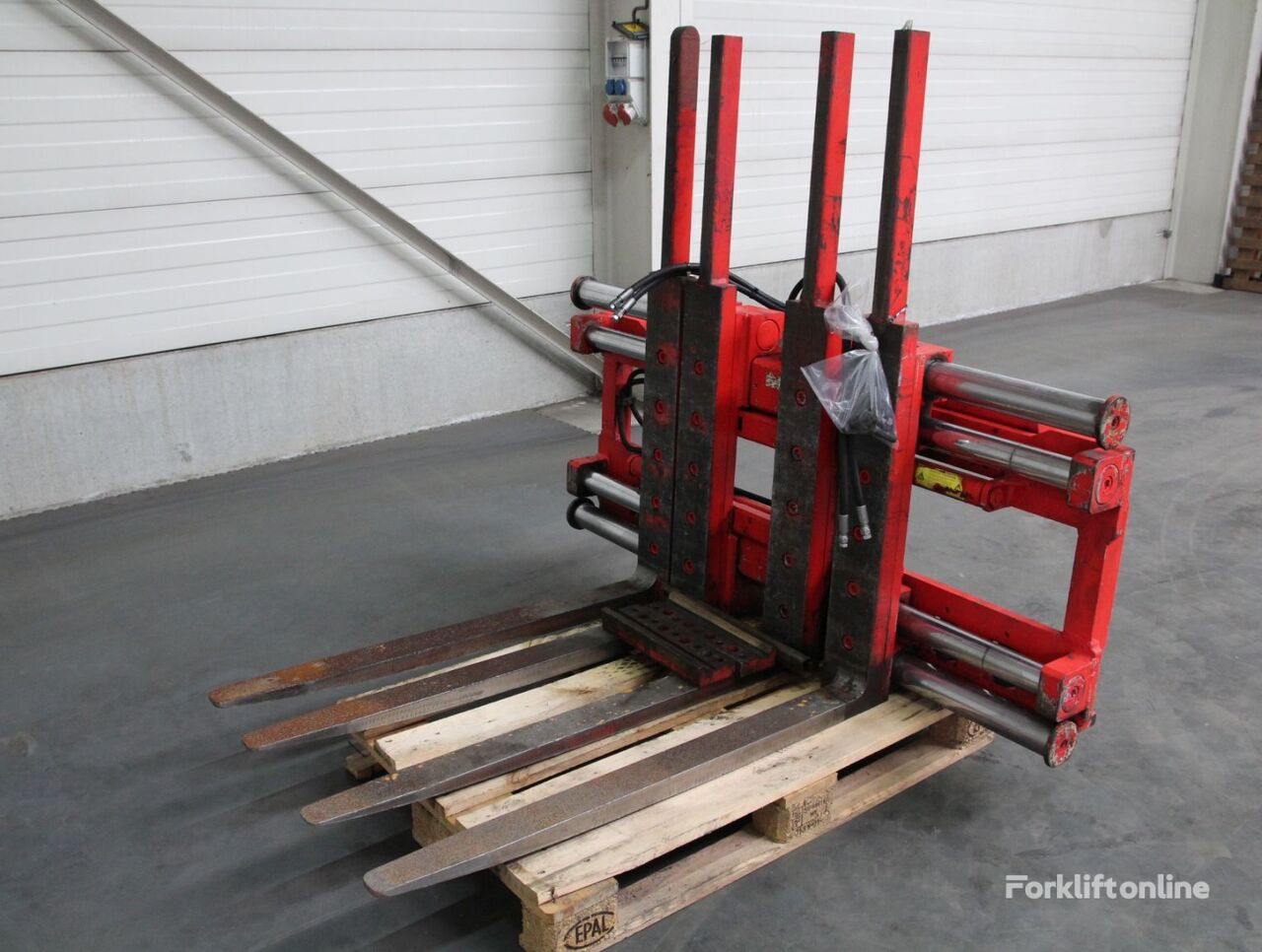 Multi pallet handlers multi-pallet handler