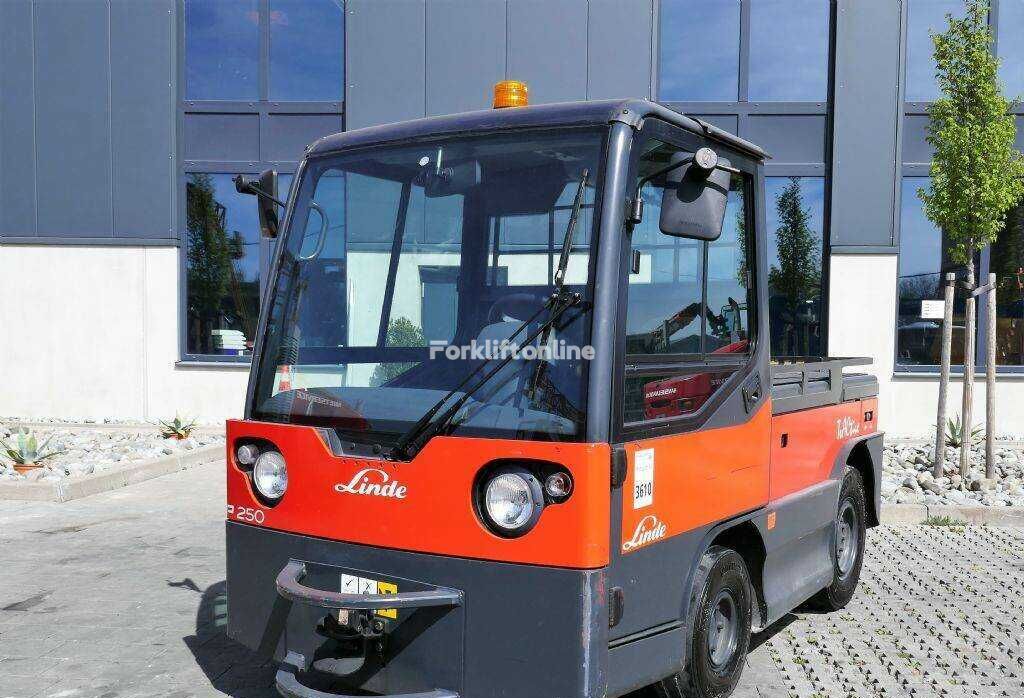 Linde P250 tow tractor